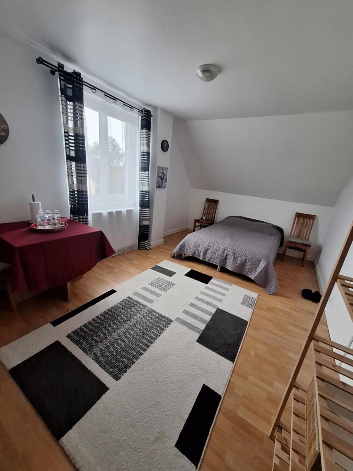 Chambres Et Table D'Hotes - Chez Paul Et Emilia Villers Cotterets Bagian luar foto